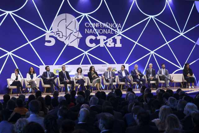 Lançamento do Plano Nacional de Inteligência Artificial durante a abertura da 5ª Conferência Nacional de Ciência, Tecnologia e Inovação, em Brasília