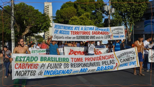 Manifestação contra o assassinato da líder indígena paresi Valmireide