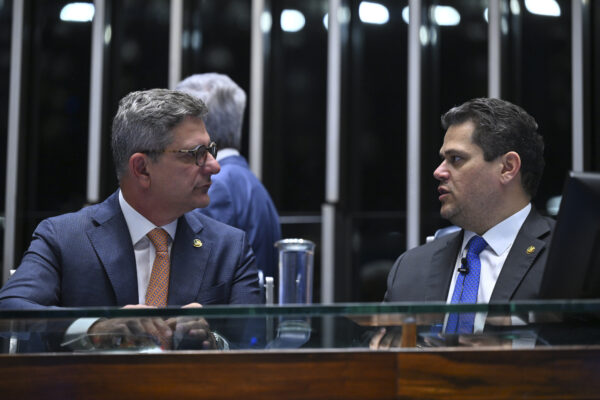 Mesa: senador Rogério Carvalho (PT-SE); presidente do Senado Federal, senador Davi Alcolumbre (União-AP).