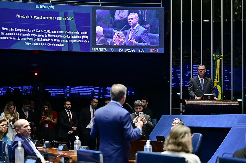 Na tribuna: senador Carlos Fávaro (PSD-MT).