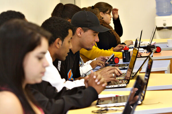 Projeto prevê qualificação profissional e apoio ao empreendedorismo para jovens