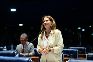 Senadora Leany Lemos (PSB-DF) em pronunciamento à bancada.