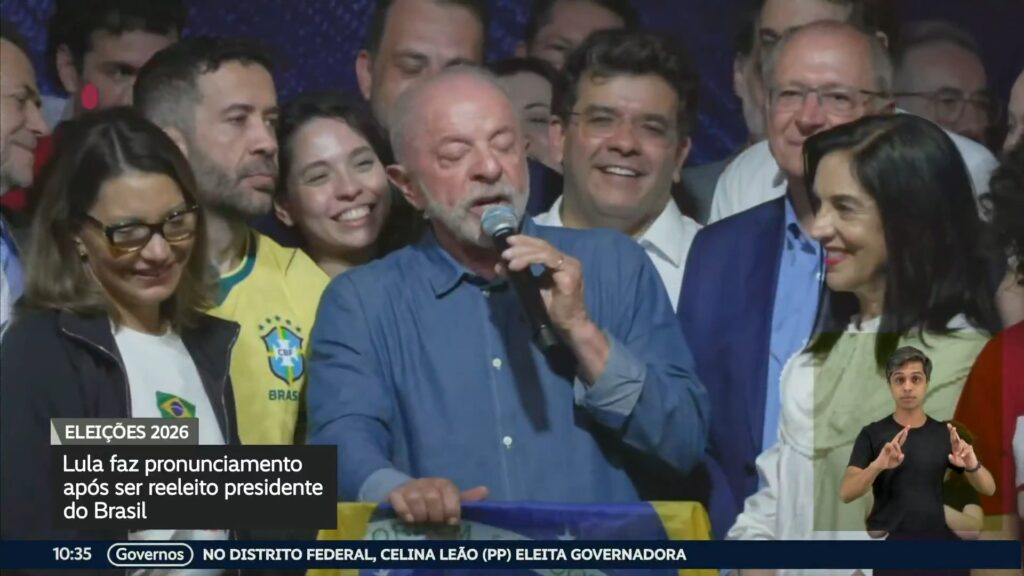 Reeleito presidente, Lula agradece apoio do povo e 'sobretudo das mulheres'