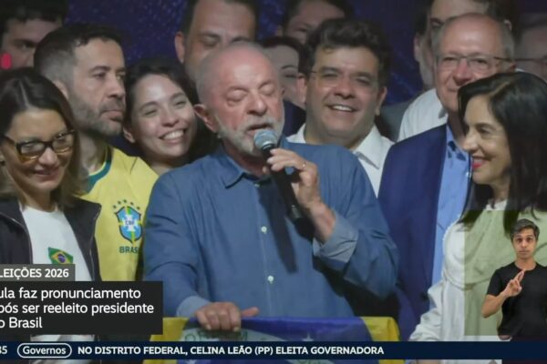 Reeleito presidente, Lula agradece apoio do povo e 'sobretudo das mulheres'